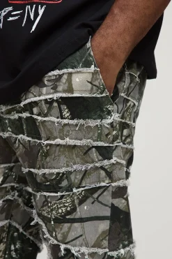 Pantalon Plus à imprimé camouflage, coupe skinny flare, bord brut et appliqué