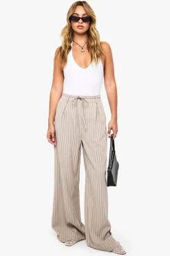 boohoo Pantalon à rayures fines, taille nouée, coupe ajustée et jambes larges<Femme Pantalons|Looks Preppy