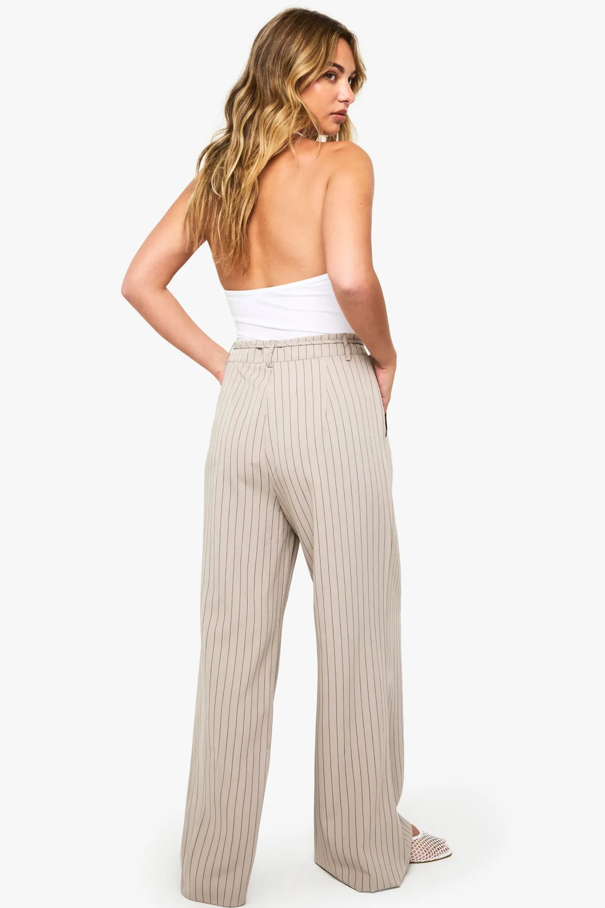 boohoo Pantalon à rayures fines, taille nouée, coupe ajustée et jambes larges<Femme Pantalons|Looks Preppy