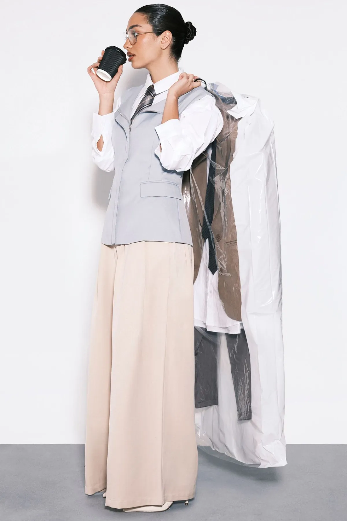 boohoo Pantalon sur mesure plissé taille basse à jambes larges<Femme Pantalons|Tailleurs