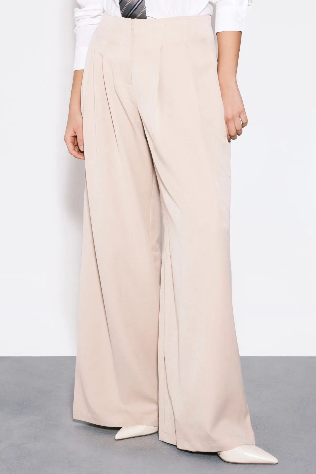 boohoo Pantalon sur mesure plissé taille basse à jambes larges<Femme Pantalons|Tailleurs