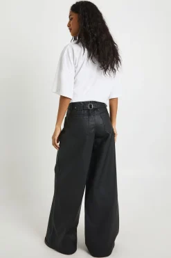 Pantalon synthétique à taille cintrée et jambes larges