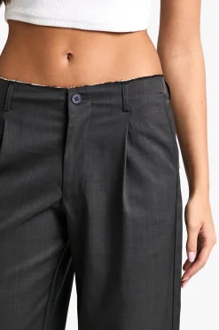 boohoo Pantalon taille basse avec détail à la ceinture déchirée<Femme Pantalons