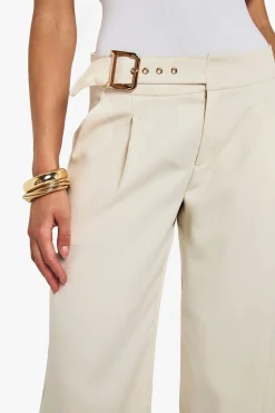 Pantalon taille basse ceinturé à jambe droite
