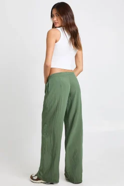 Pantalon taille basse froissé à jambes larges
