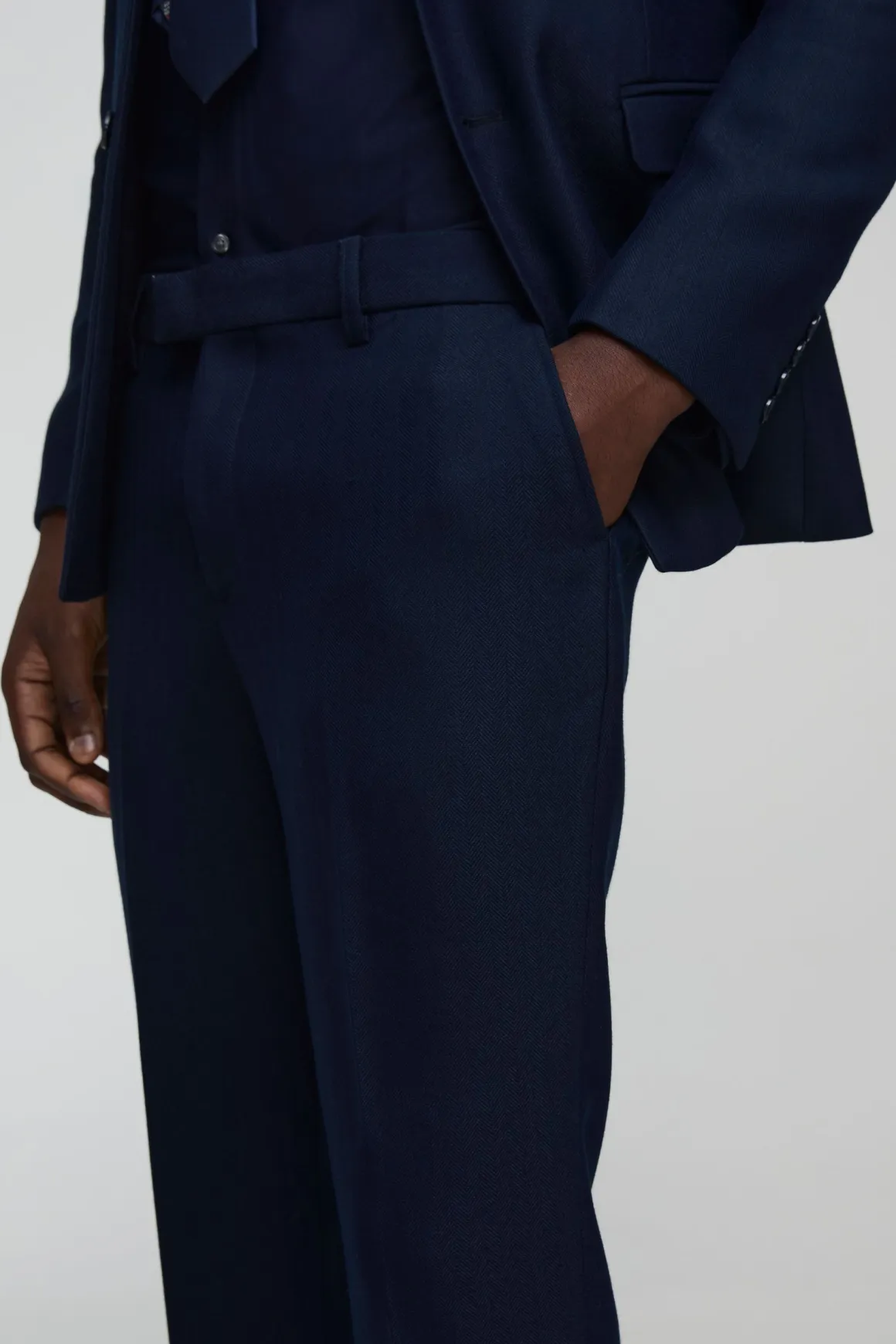 Pantalon tailleur à chevrons, coupe slim