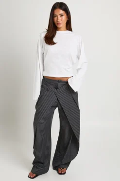 Pantalon Tailleur À Fines Rayures Avec Ceinture Croisée