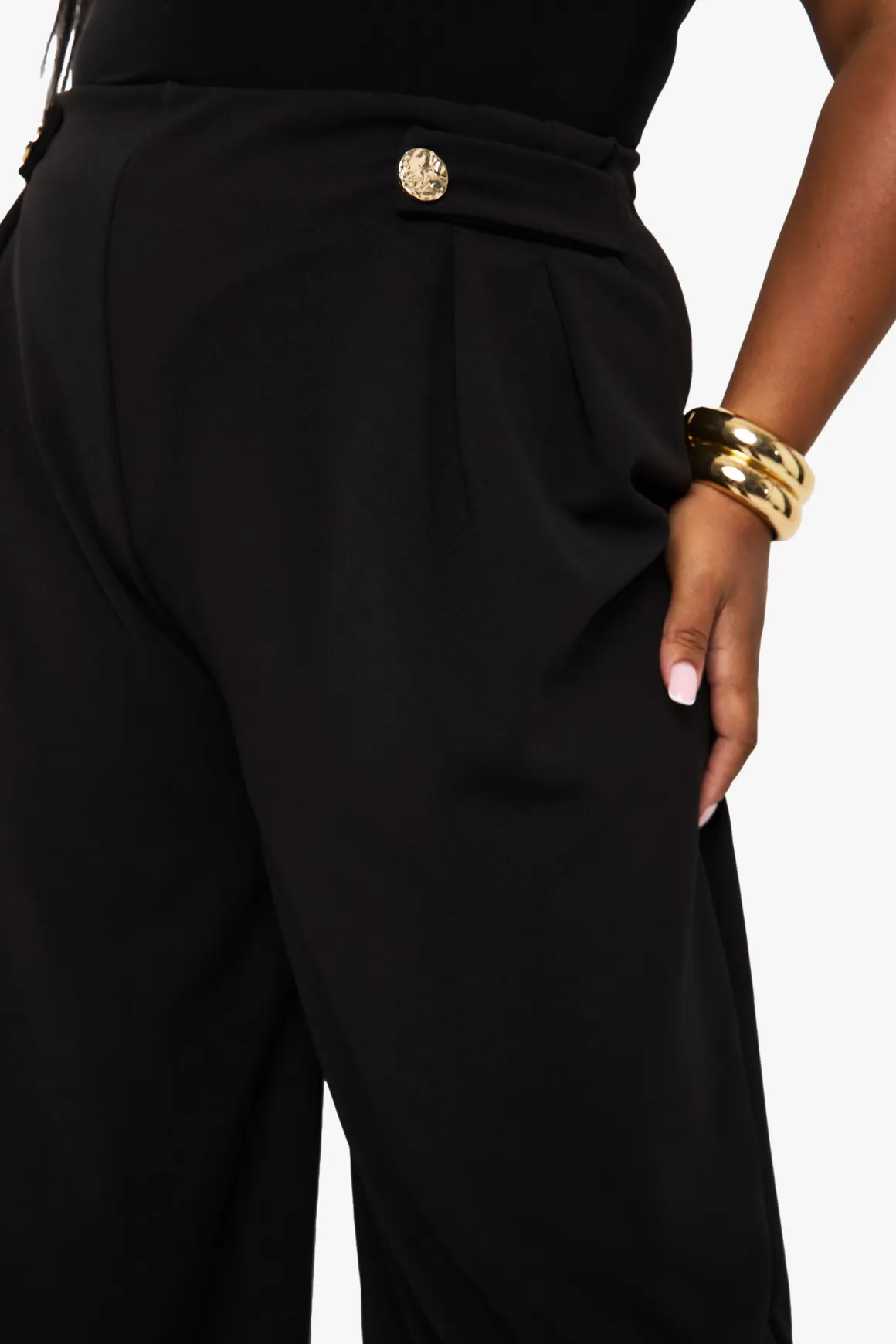 Pantalon tailleur à jambe large, taille élastiquée et garniture dorée