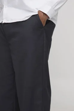 Pantalon tailleur à plis sur le devant, jambes larges