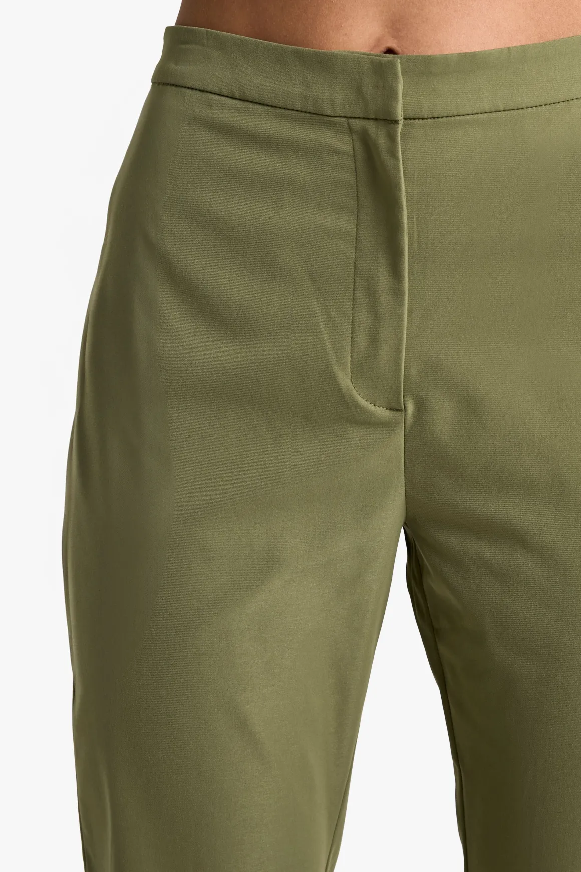 Pantalon tailleur slim à jambe droite