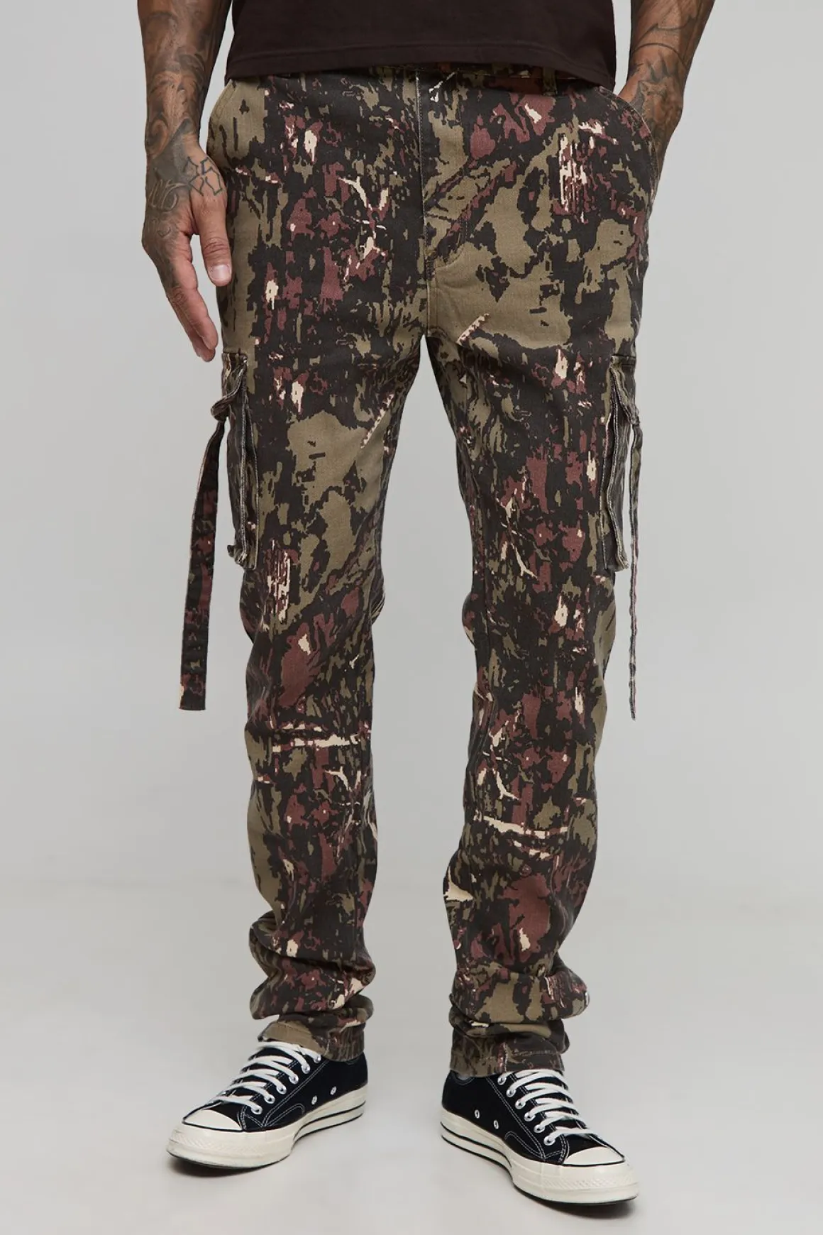 Pantalon Tall à imprimé camouflage, coupe skinny superposée, ourlet à pression