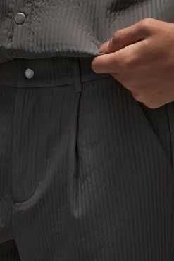 boohooMAN Pantalon Technique à Coupe Droite, à Plis et à Ceinture Mi-Fixée<Homme Shorts