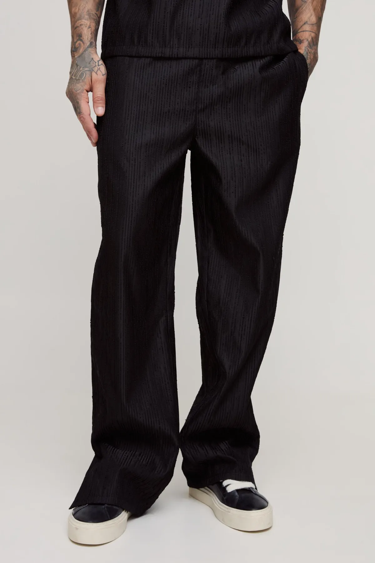 boohooMAN Pantalon à texture côtelée tissée, ourlet fendu, coupe décontractée<Homme Pantalons Tall|Tout Afficher