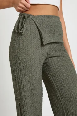 Pantalon texturé à taille nouée et jambes droites