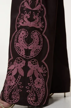 Pantalon tissé en sergé ajouré et perlés à jambe large