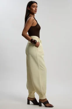 Pantalon Tissé À Revers Avec Détails Utilitaires Et Ceinture