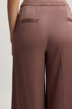 Pantalon Évasé Ajusté En Viscose Satinée