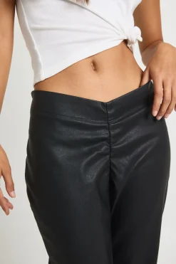 Pantalon évasé à taille en V en synthétique