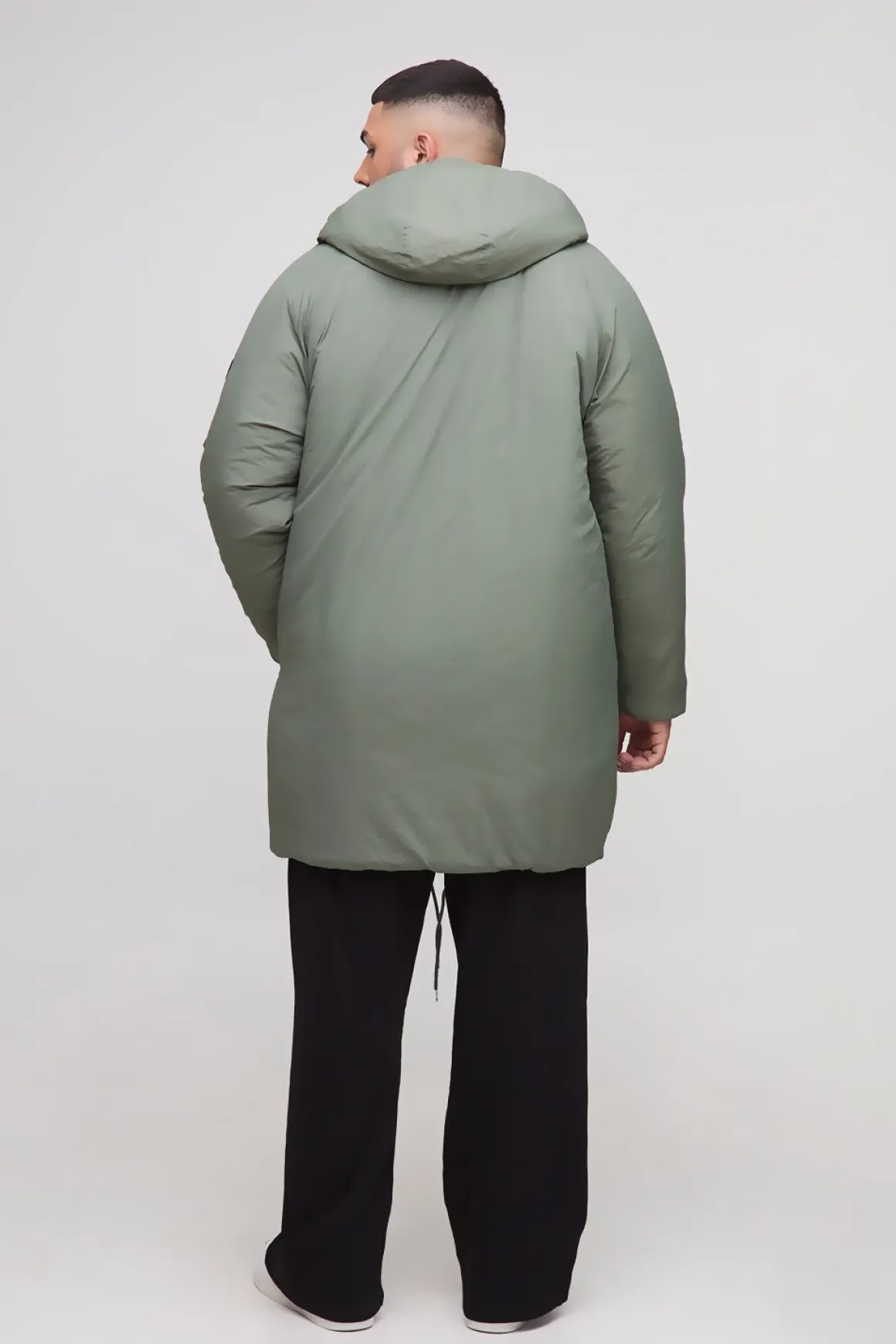 Parka rembourrée à fermeture éclair, coupe longue et capuche