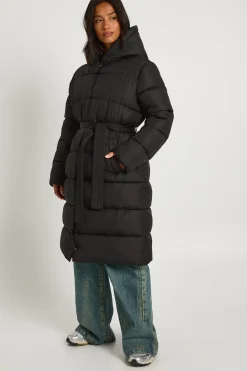 Petite doudoune longue à ceinture