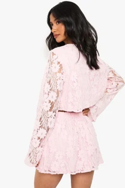 boohoo Petite ensemble coordonné en crochet pour petites tailles : haut à manches longues et mini-jupe<Femme Ensembles