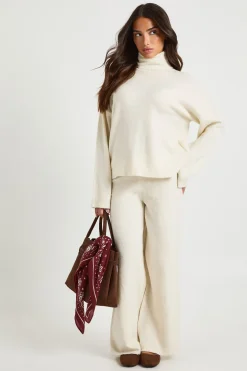 Petite ensemble coordonné : pull oversize ultra-doux à col roulé et pantalon à jambes larges