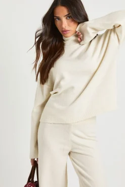 Petite ensemble coordonné : pull oversize ultra-doux à col roulé et pantalon à jambes larges