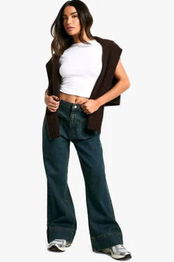 Petite Jean à Détail de Poche et Jambe Évasée,