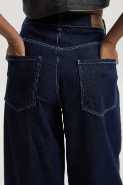 Petite Jean taille mi-haute coupe ample et jambes larges