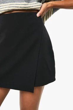 boohoo Petite jupe-short ajustée à drapé avant<Femme Jupes|Jupes
