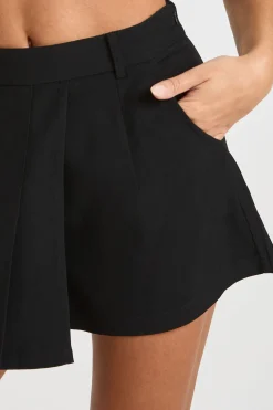 Petite Jupe-short à détails plissés