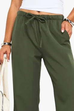 boohoo Petite Pantalon tissé à taille élastiquée et jambe droite<Femme Pantalons