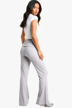 boohoo Petite Pantalon évasé en jersey côtelé doux à ceinture rabattable pour petites tailles<Femme Pantalons