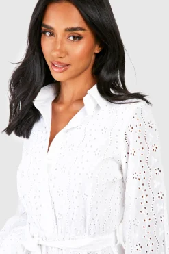 boohoo Petite robe chemise-skater brodée ceinturée<Femme Robes À Manches Longues|Robes