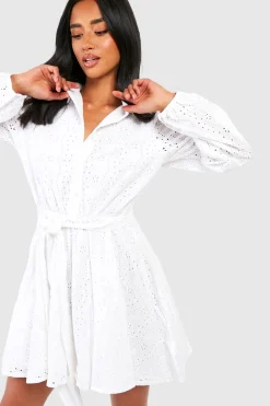 boohoo Petite robe chemise-skater brodée ceinturée<Femme Robes À Manches Longues|Robes