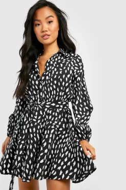 boohoo Petite Robe Chemise Skater à Imprimé Éclaboussure<Femme Robes À Manches Longues|Robes