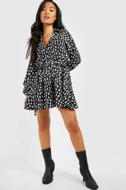 boohoo Petite Robe Chemise Skater à Imprimé Éclaboussure<Femme Robes À Manches Longues|Robes