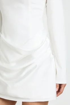boohoo Petite Robe Courte Drapée En Satin À Manches Longues<Femme Robes Moulantes|Satin Et Dentelle