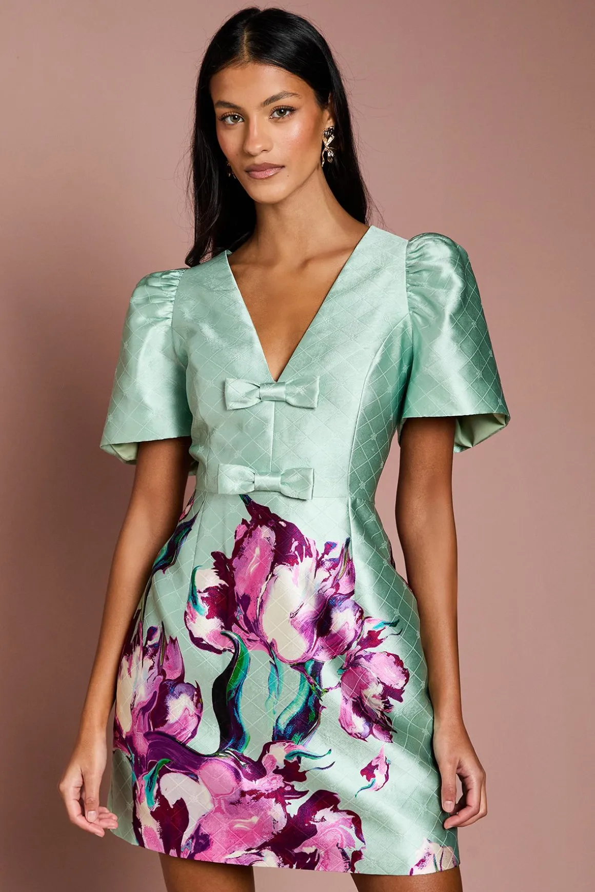 Petite Robe Courte à Imprimé Placement avec Détails Nœuds