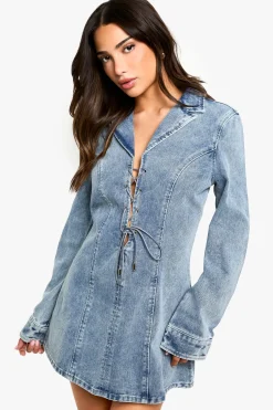 Petite robe courte à lacets