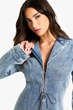 Petite robe courte à lacets