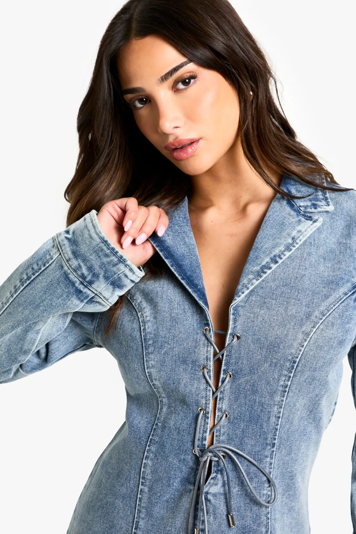 Petite robe courte à lacets