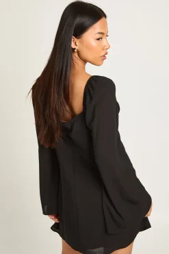 Petite robe de laitière à détail de bonnet en dentelle