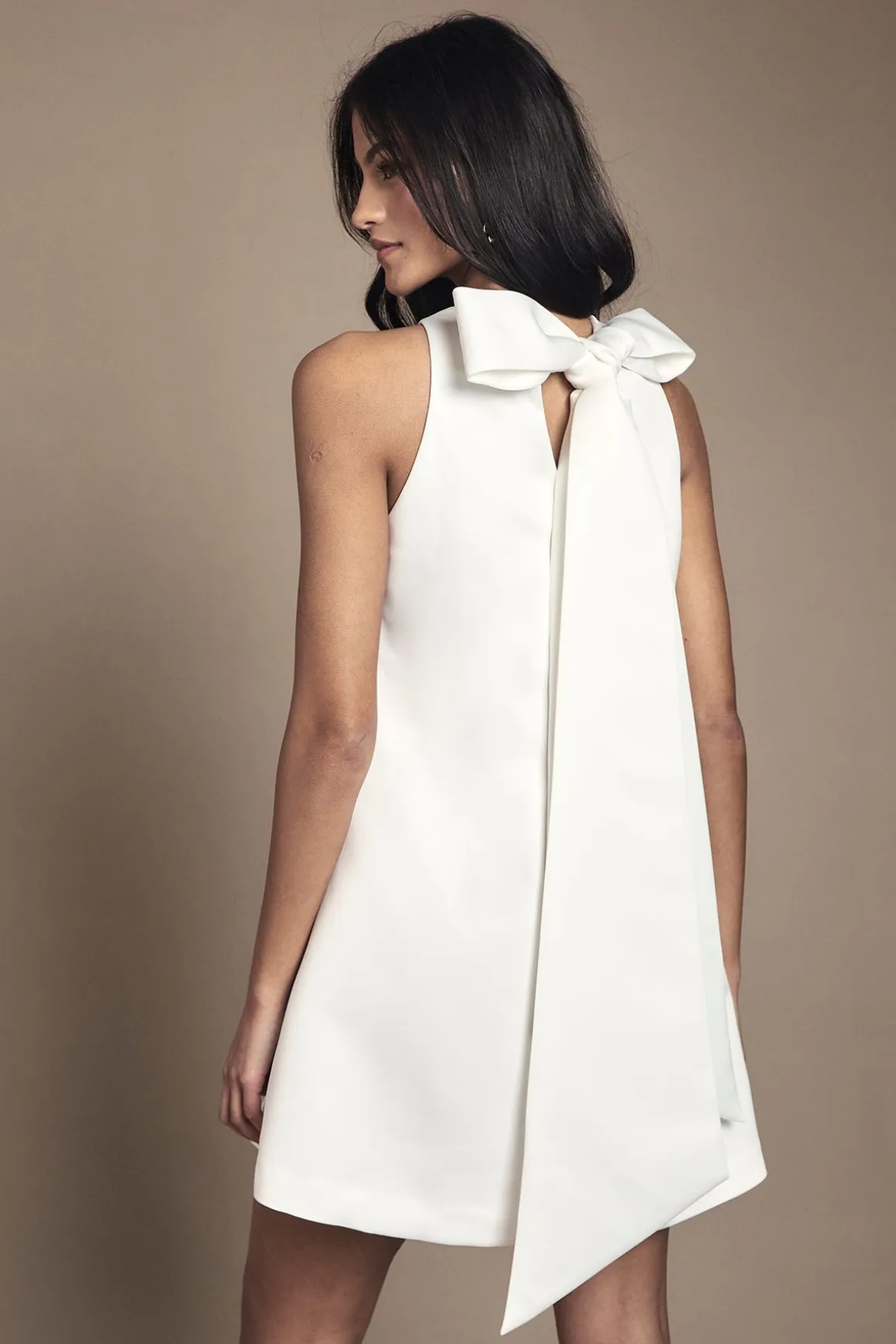 Petite Robe de Mariée Mini en Satin Structuré avec Nœud