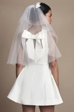 Petite Robe de Mariée Mini Structurée en Crêpe avec Nœud au Dos