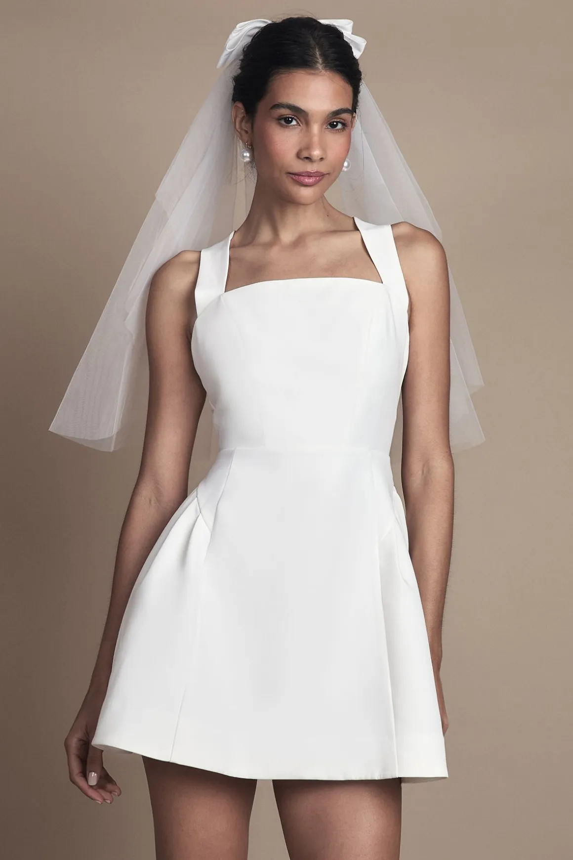 Petite Robe de Mariée Mini Structurée en Crêpe avec Nœud au Dos