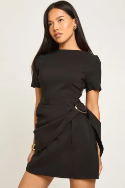 boohoo Petite robe droite ceinturée à détail de garniture enveloppante<Femme Robes|Robes Noires