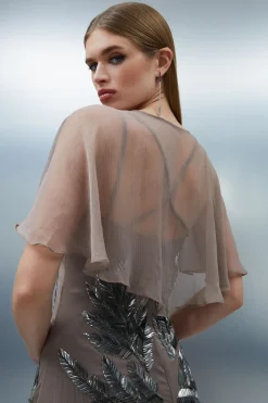Petite Robe Maxi avec Manches Cape Tissées et Ornée de Plumes