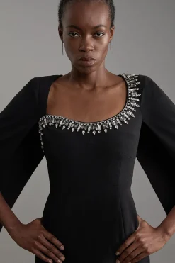 Petite robe maxi cape tissée en crêpe de viscose ornée de cristaux