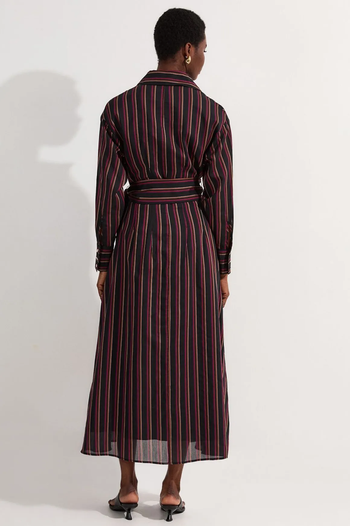 Petite robe maxi chemise sur mesure à ceinture en coton premium